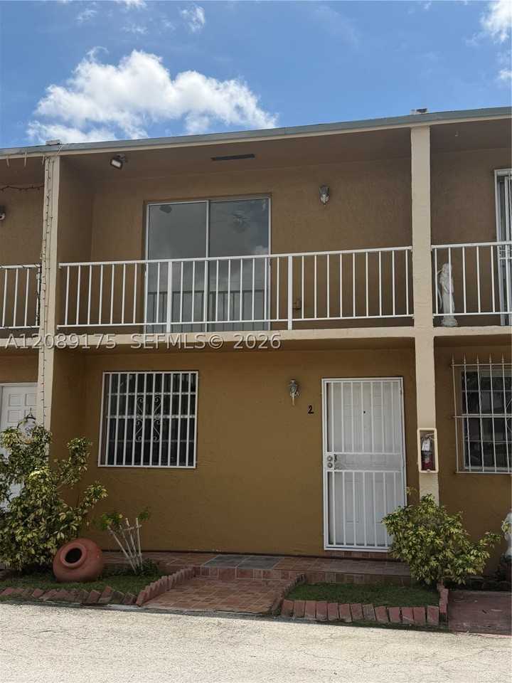 10962 Sw 4th St #I2 - Photo 4 of 39