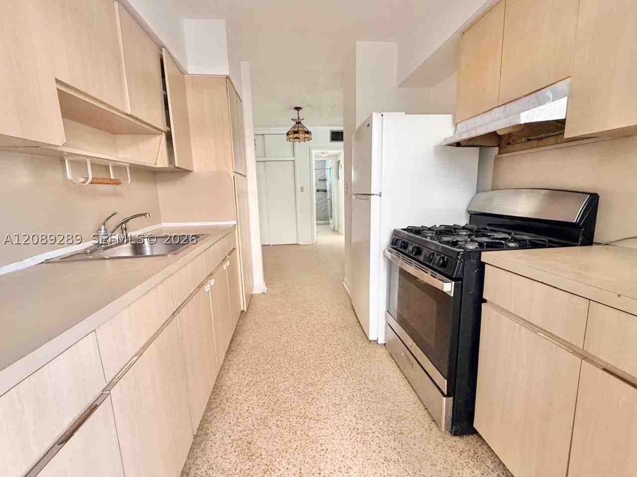 609 Lenox Ave #1 - Photo 3 of 10