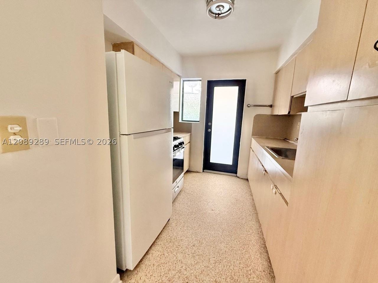 609 Lenox Ave #1 - Photo 4 of 10