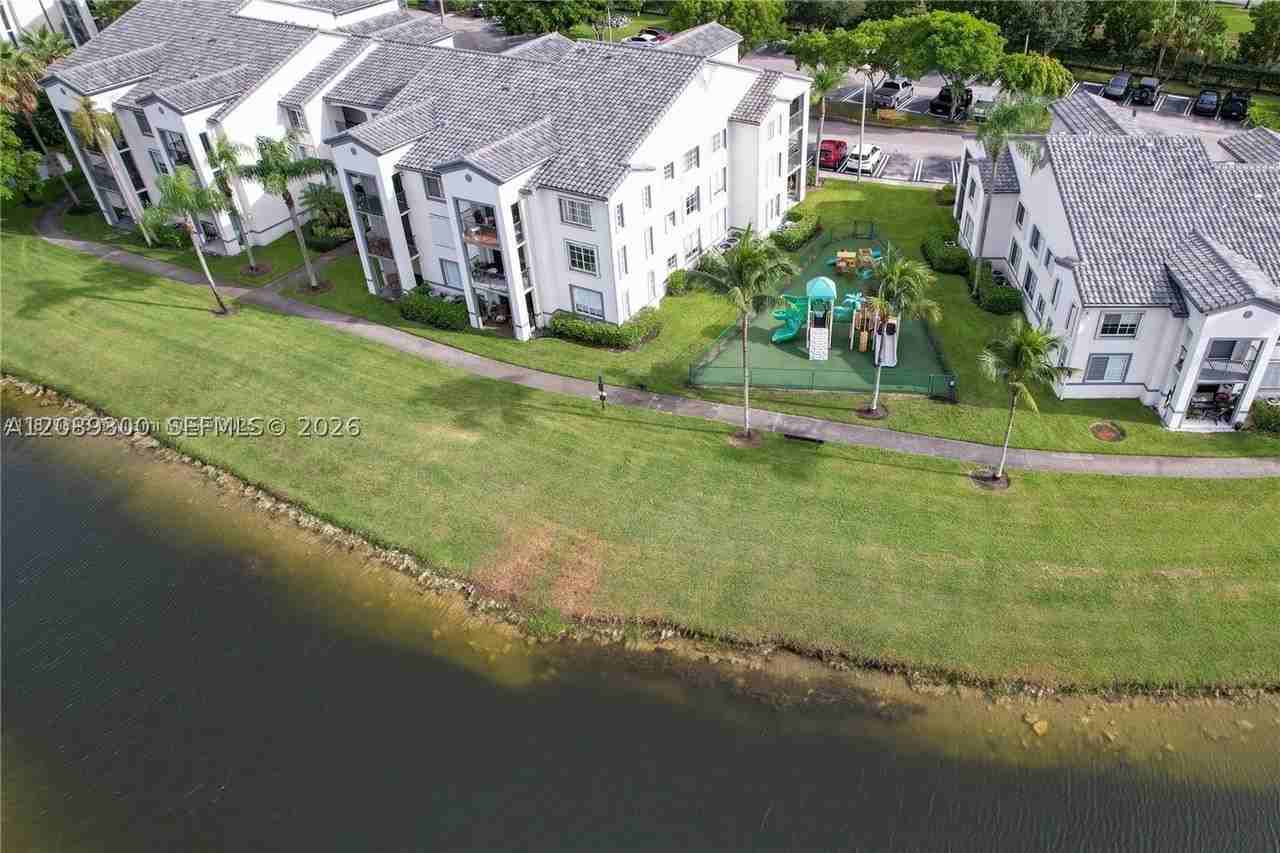 4460 Nw 107th Ave #204-8 - Photo 6 of 23