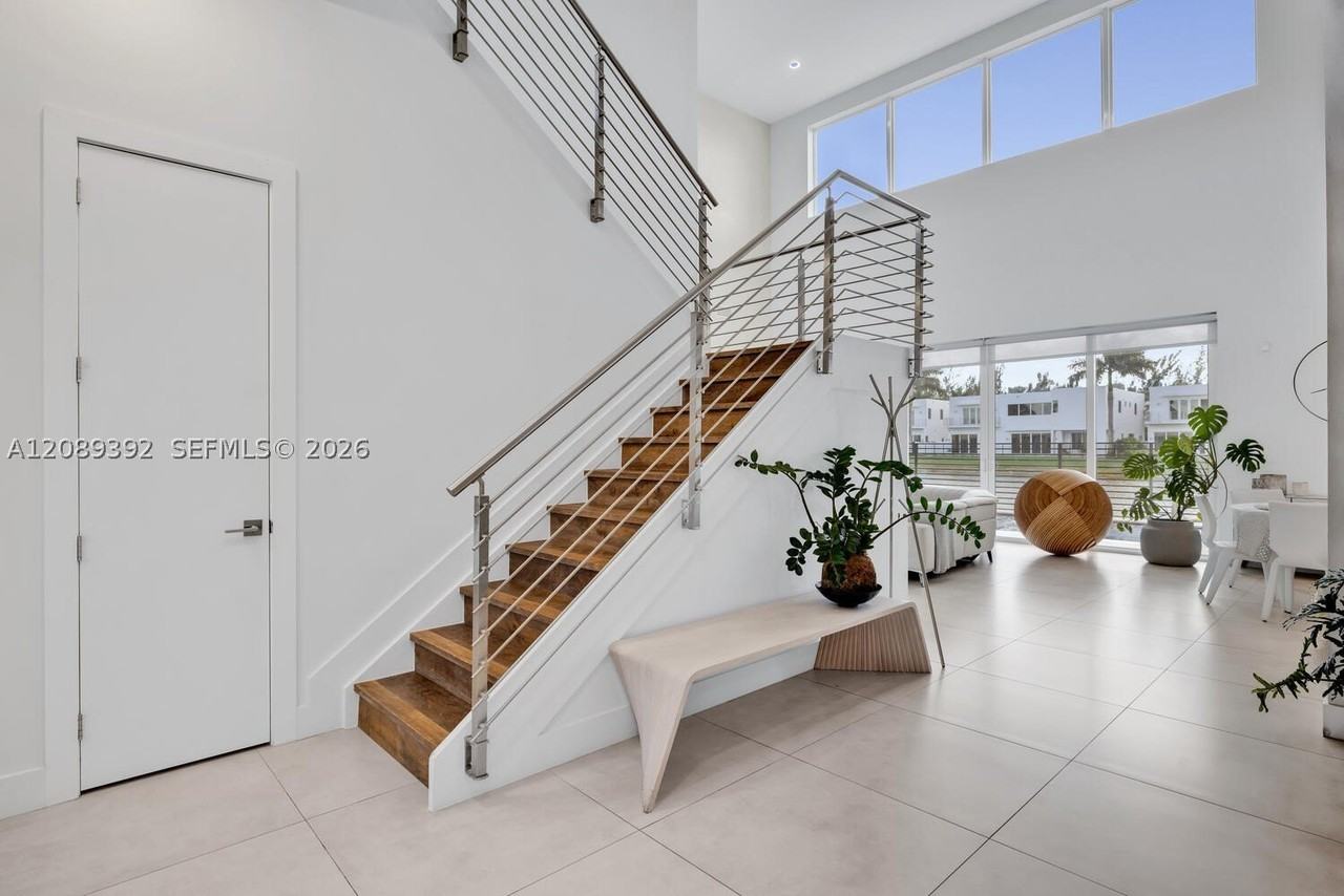 10250 Nw 75th Ter - Photo 5 of 23