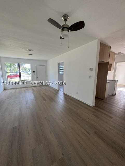 4711 Sw 31st Dr #0 - Photo 4 of 11