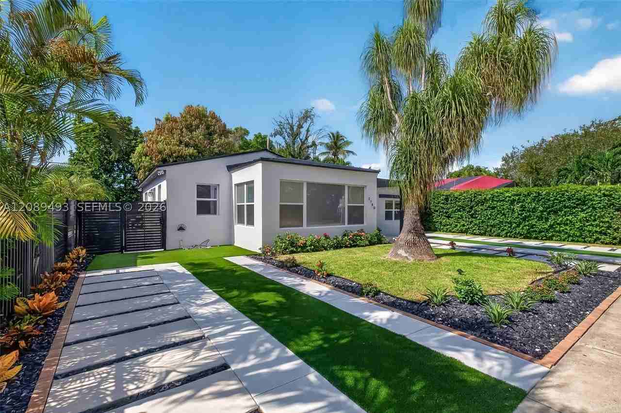 2180 Sw 20th St - Photo 4 of 24