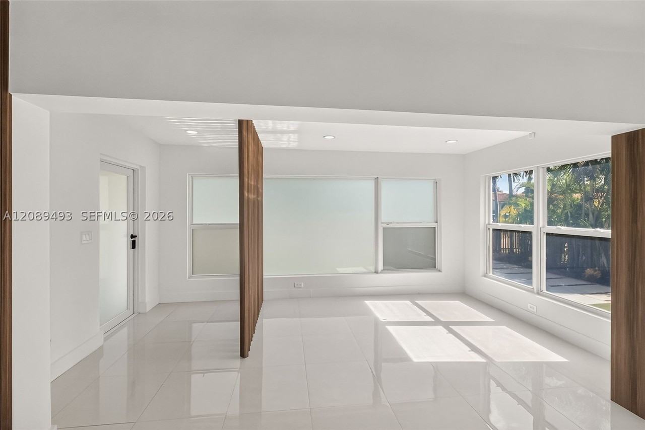 2180 Sw 20th St - Photo 5 of 24