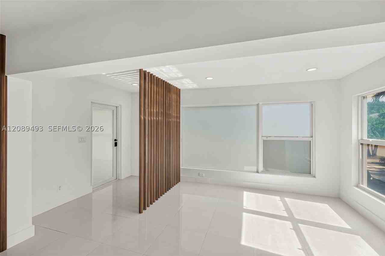 2180 Sw 20th St - Photo 7 of 24