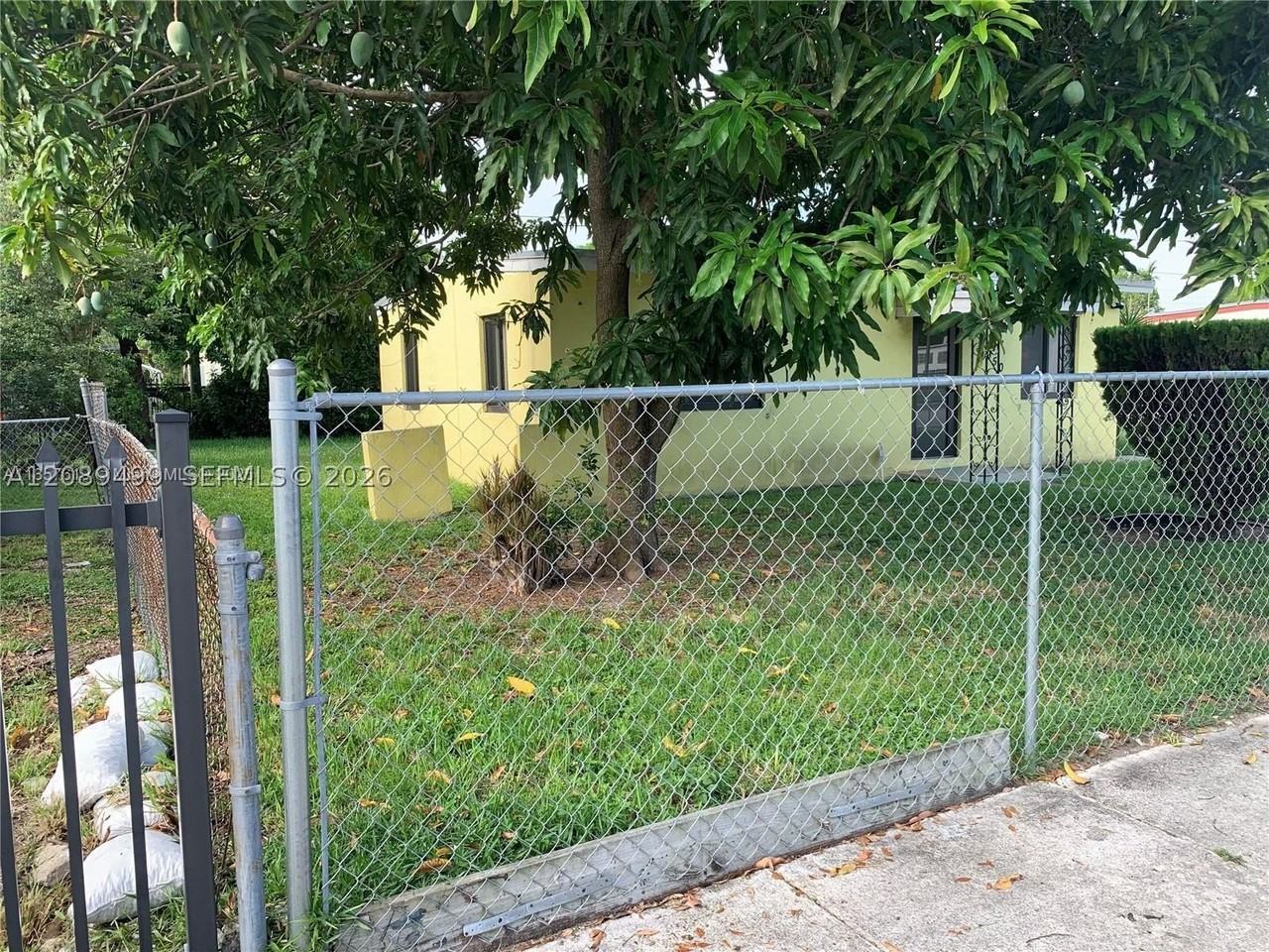 950 Nw 56th St - Photo 2 of 10