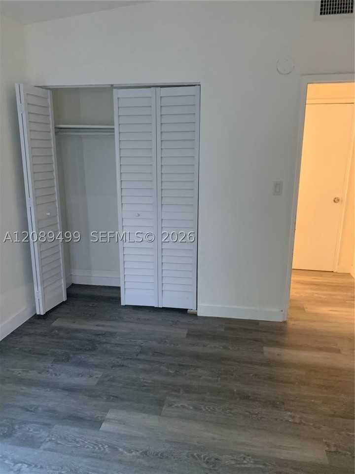 950 Nw 56th St - Photo 5 of 10