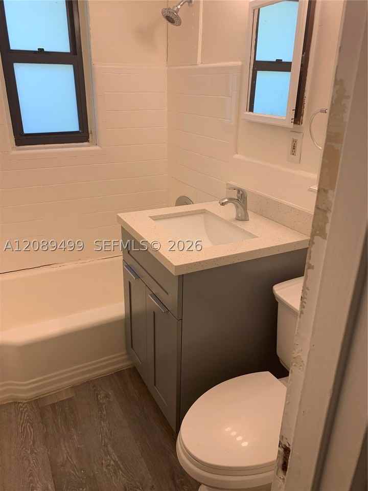 950 Nw 56th St - Photo 6 of 10