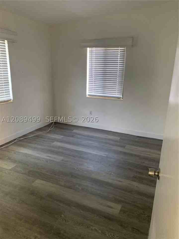 950 Nw 56th St - Photo 7 of 10