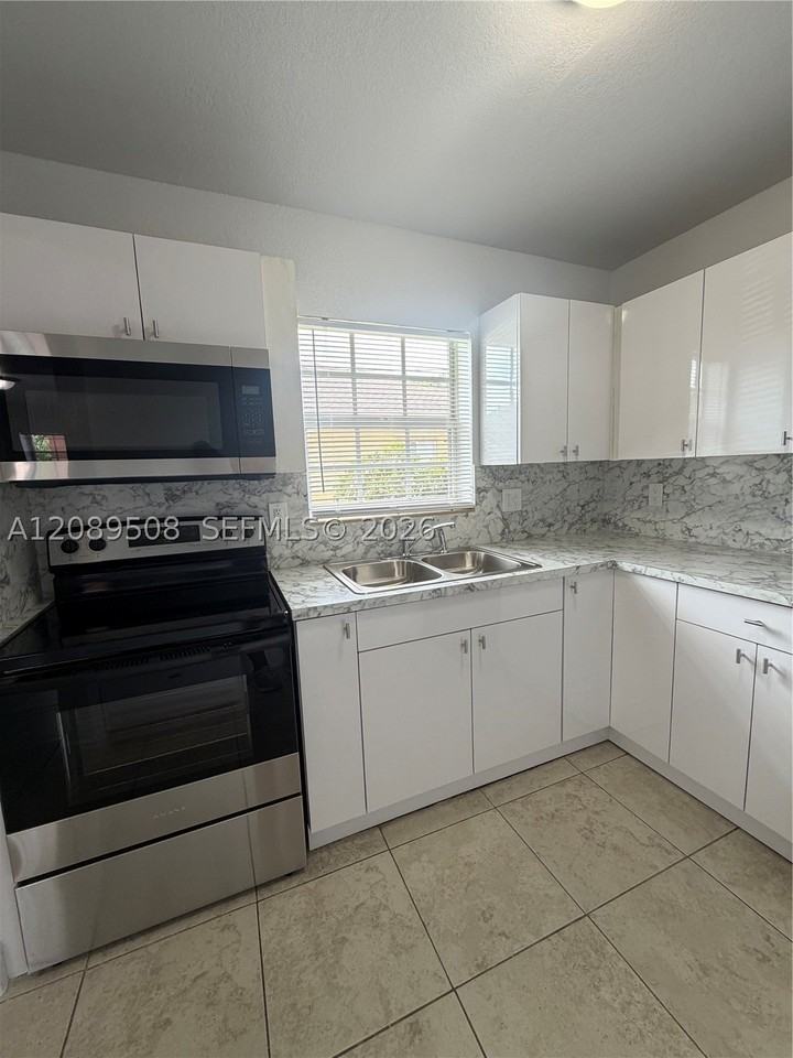 16400 Nw 41st Ave - Photo 3 of 17