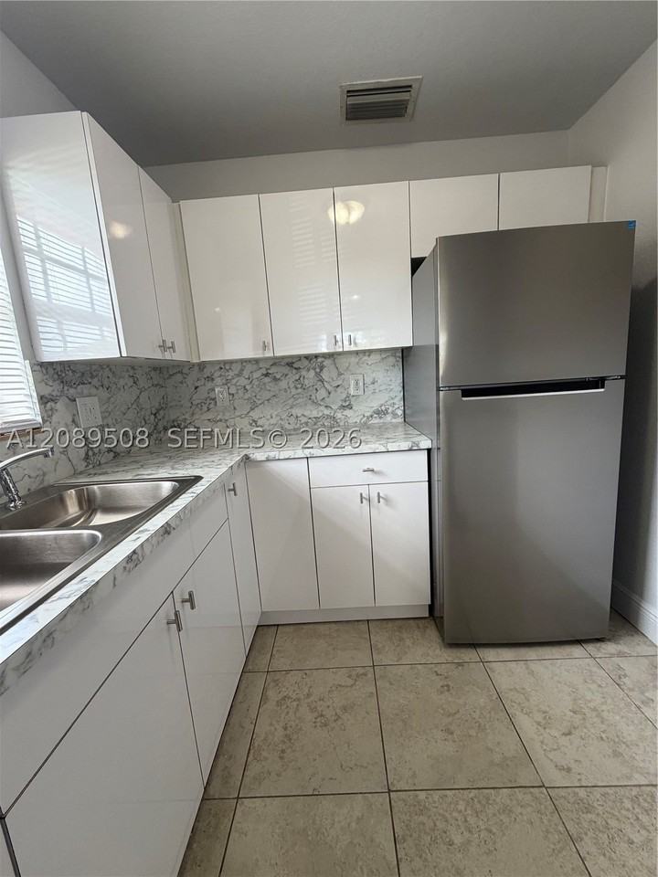 16400 Nw 41st Ave - Photo 4 of 17