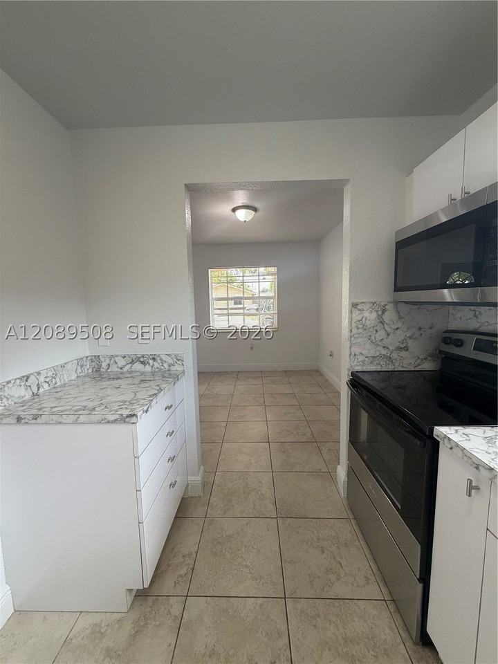 16400 Nw 41st Ave - Photo 5 of 17
