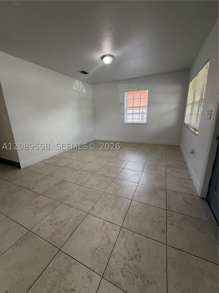 16400 Nw 41st Ave - Photo 6 of 17