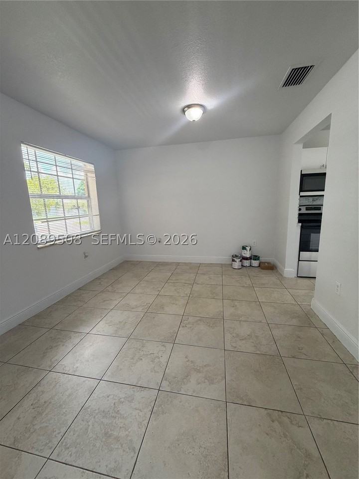 16400 Nw 41st Ave - Photo 7 of 17