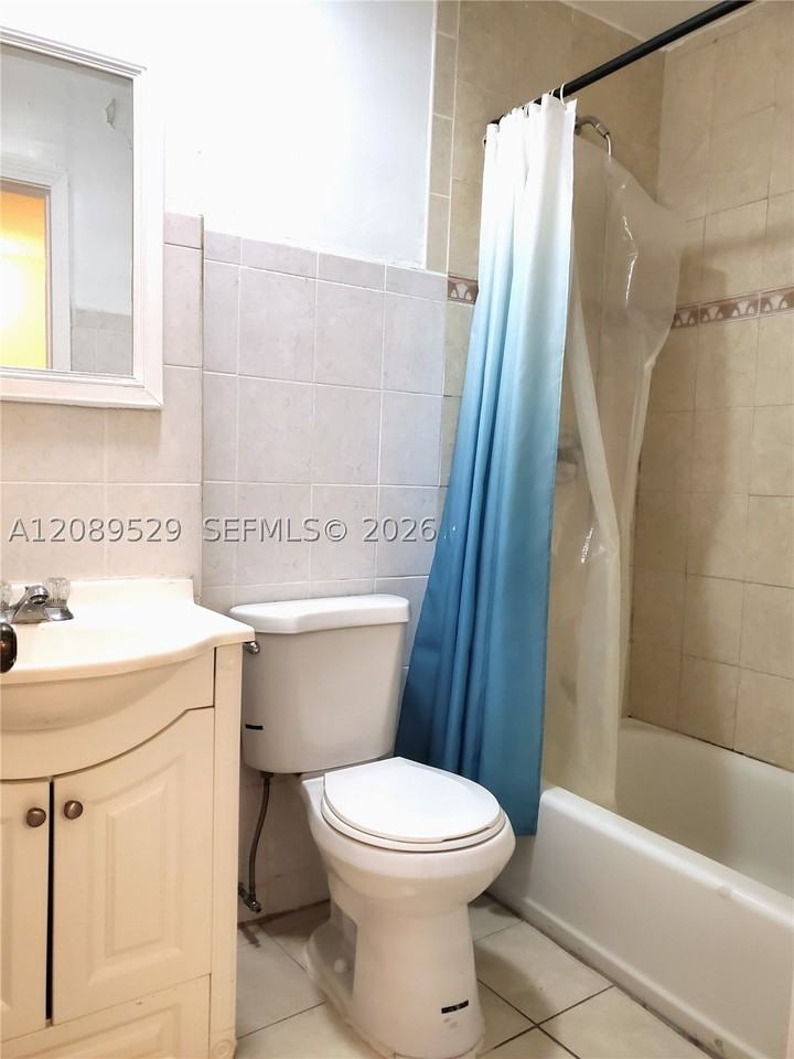 10904 Sw 2nd St #1R - Photo 6 of 12