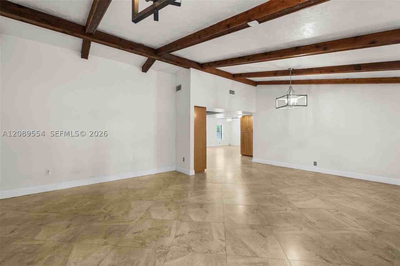 7700 Nw 11th Pl - Photo 4 of 50