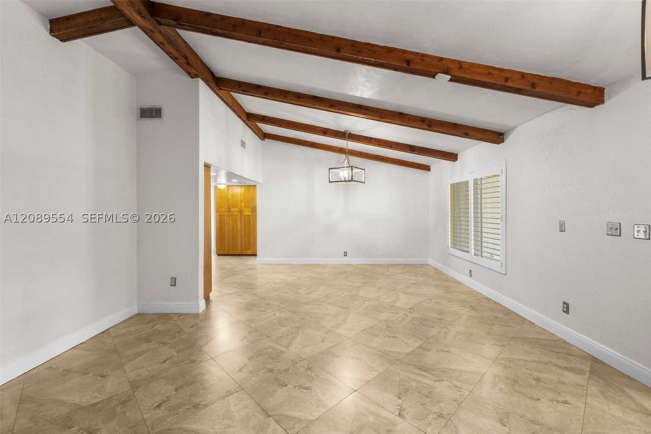 7700 Nw 11th Pl - Photo 5 of 50