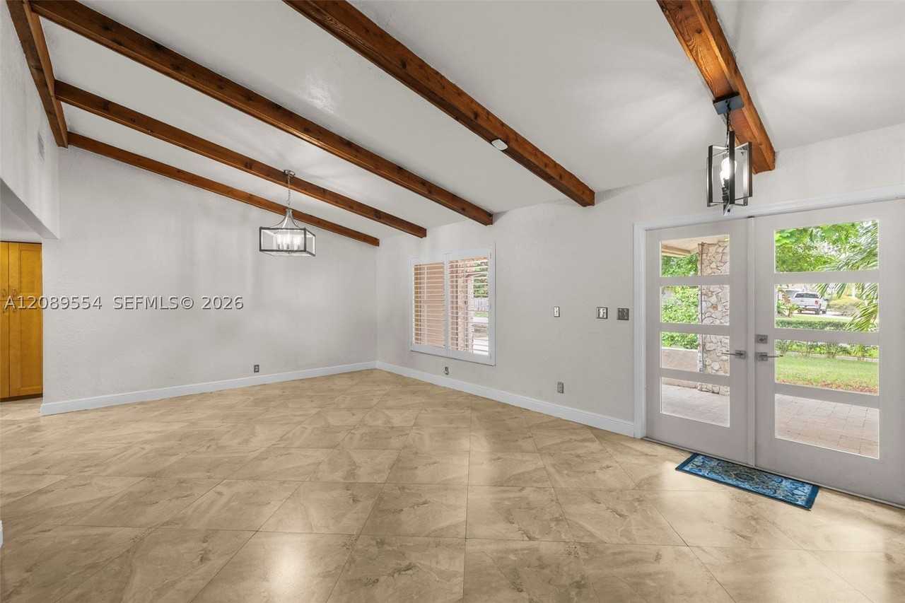 7700 Nw 11th Pl - Photo 6 of 50