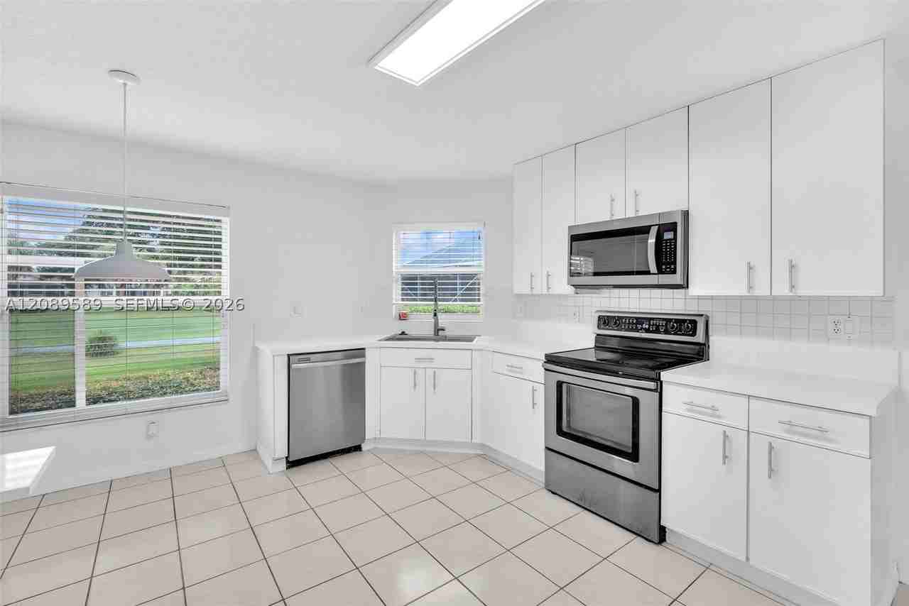 1637 Sw 156th Ave #1637 - Photo 7 of 27