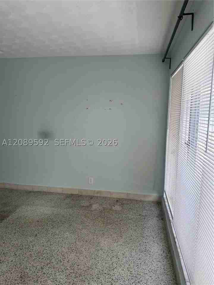 2716 Ne 32nd St #5 - Photo 4 of 13