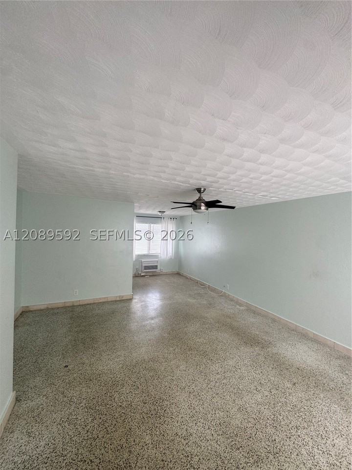 2716 Ne 32nd St #5 - Photo 5 of 13