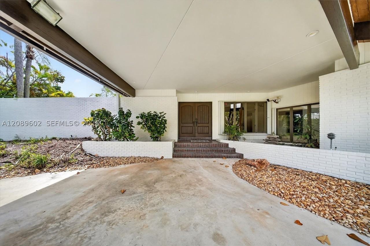 8925 Sw 102nd Ter #0 - Photo 2 of 50