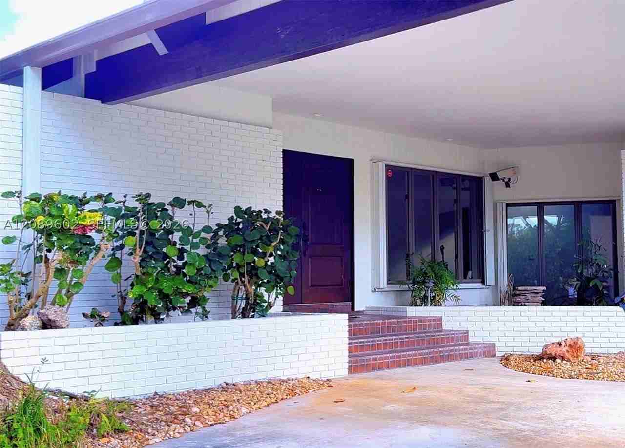 8925 Sw 102nd Ter #0 - Photo 3 of 50