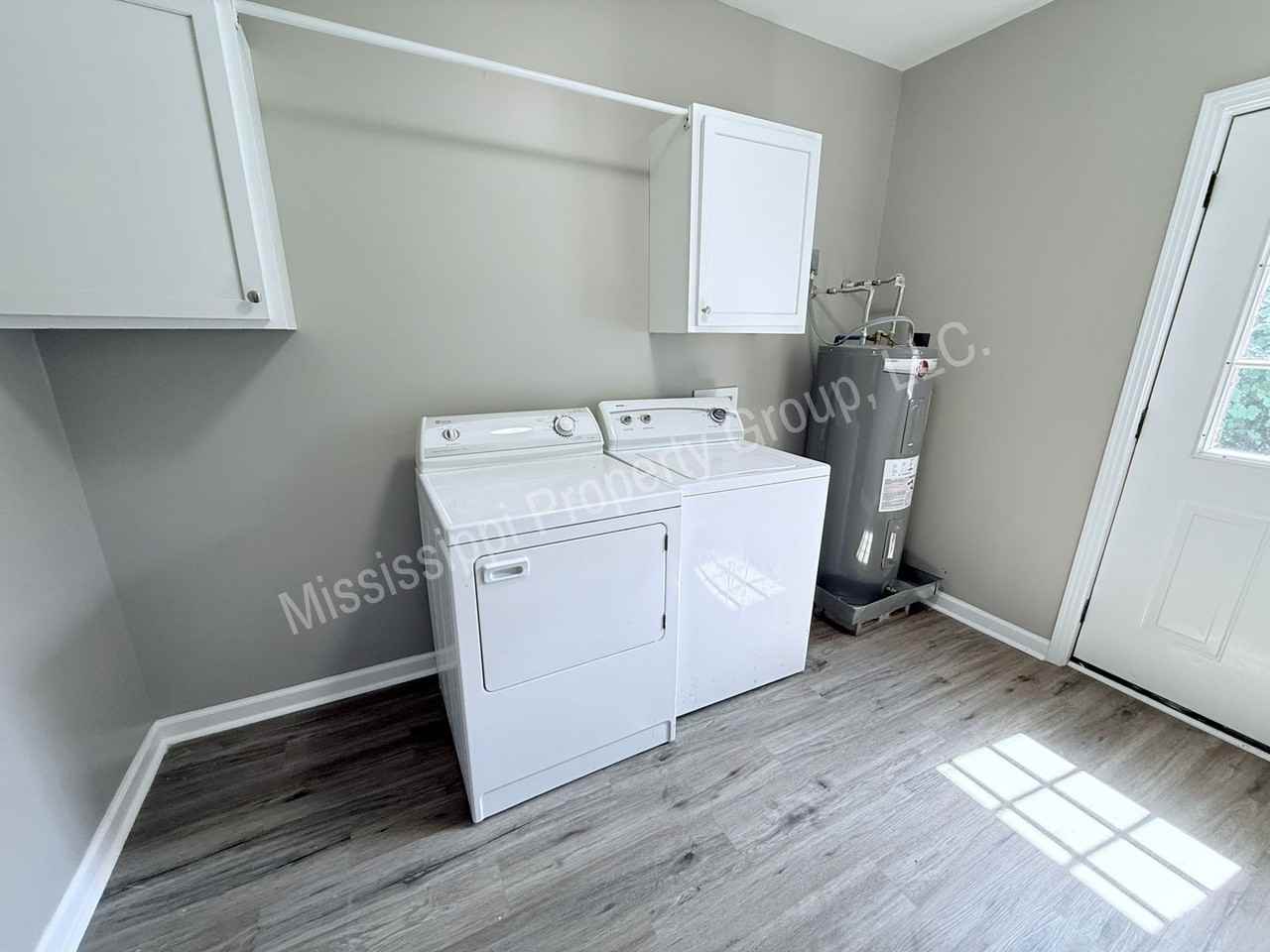 2201 Scott St - Photo 7 of 24