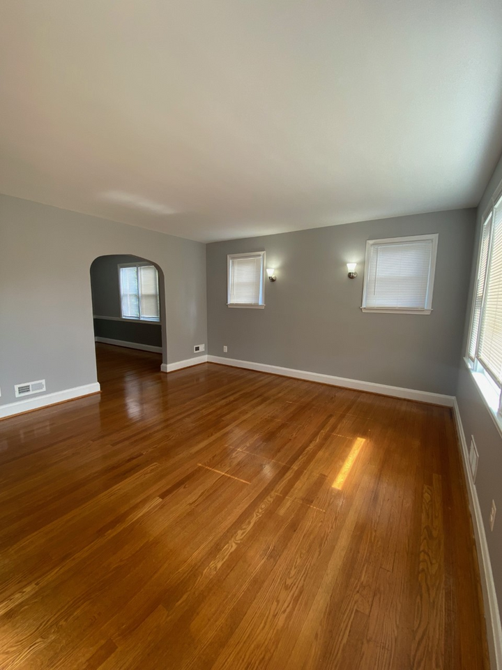 3162 Woodring Ave - Photo 4 of 12
