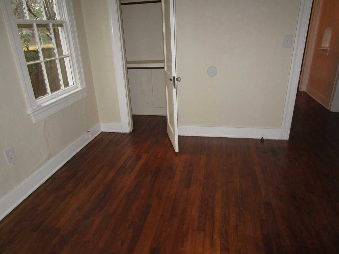 3062 Oxford Ave - Photo 7 of 17