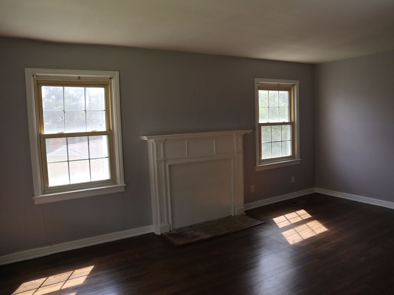 624 Beverly Dr N - Photo 4 of 8