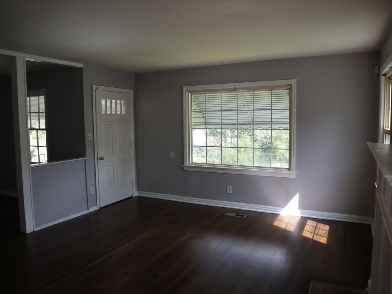 624 Beverly Dr N - Photo 7 of 8