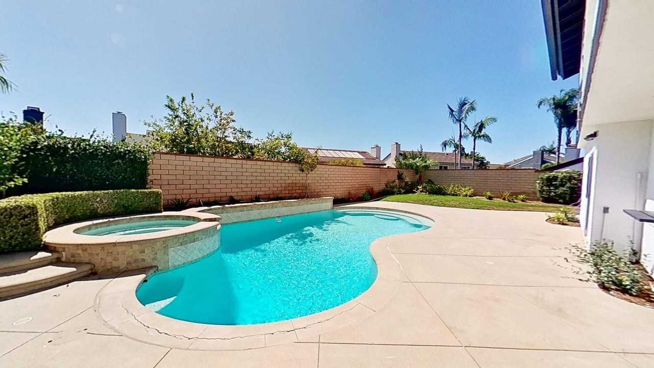 24671 Paige Cir - Photo 4 of 40