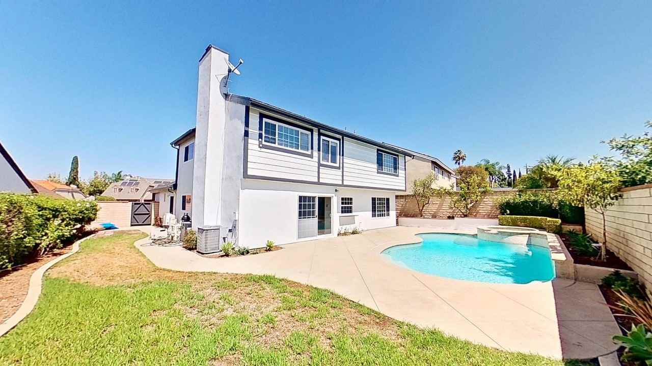 24671 Paige Cir - Photo 5 of 40