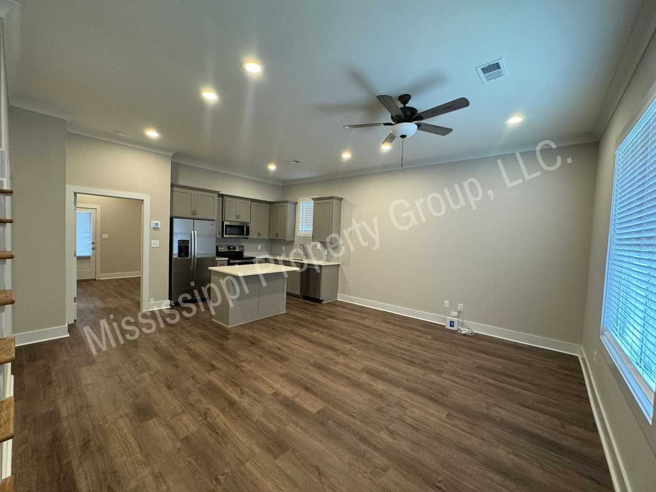 1404 Pleasant Dr - Photo 2 of 25