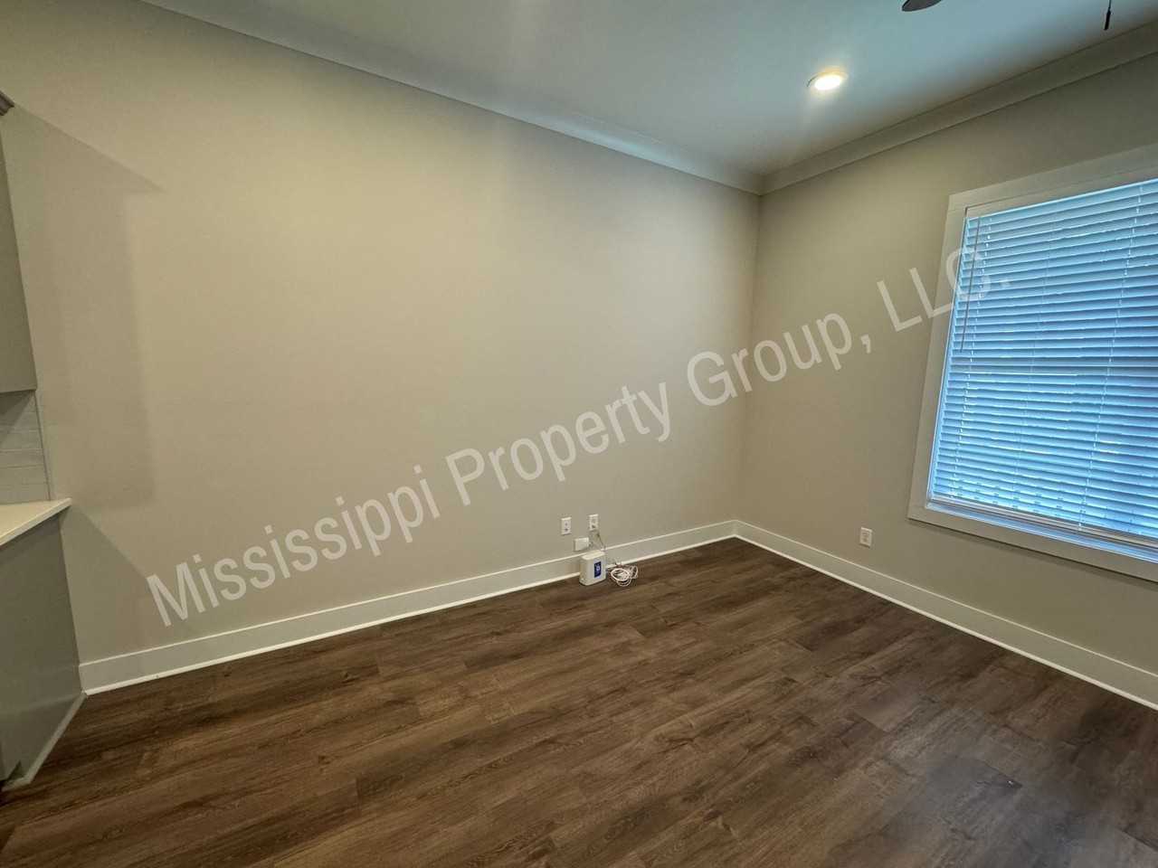 1404 Pleasant Dr - Photo 3 of 25
