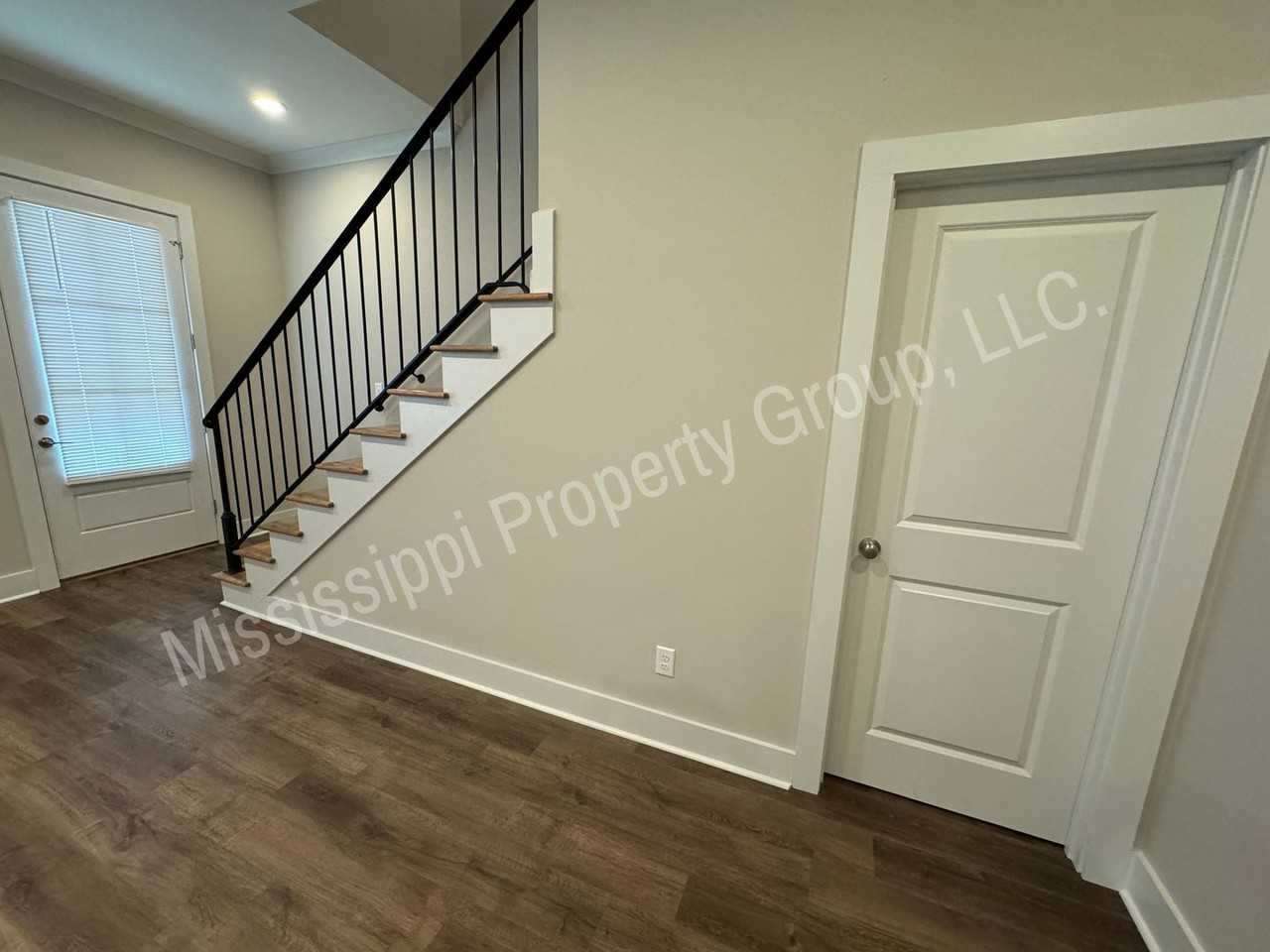 1404 Pleasant Dr - Photo 4 of 25
