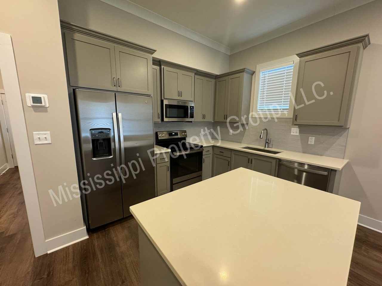 1404 Pleasant Dr - Photo 5 of 25