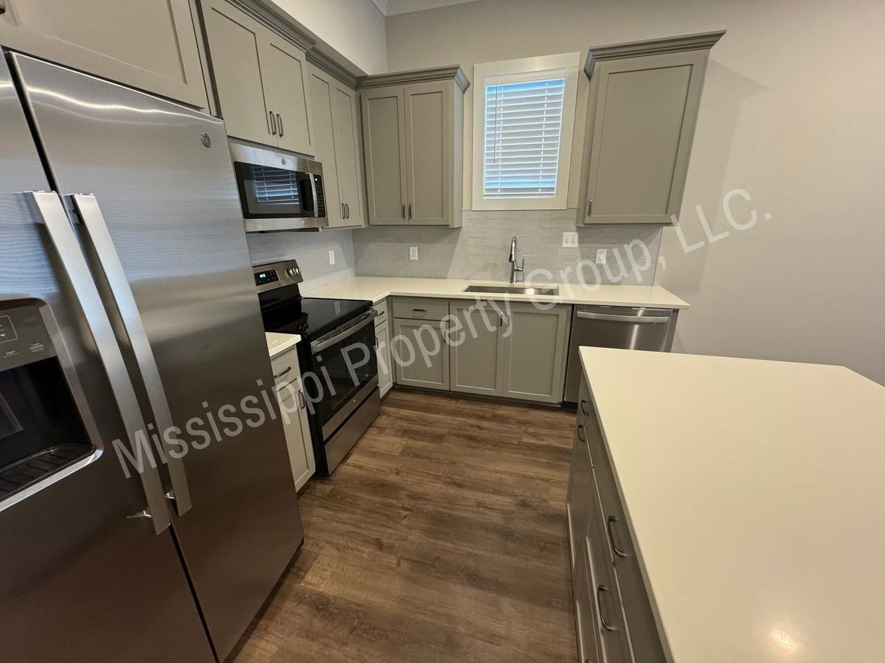 1404 Pleasant Dr - Photo 6 of 25