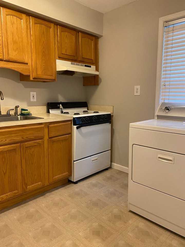 342 Center Deen Ave - Photo 5 of 13