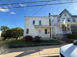 featured image of 122 W Summit St