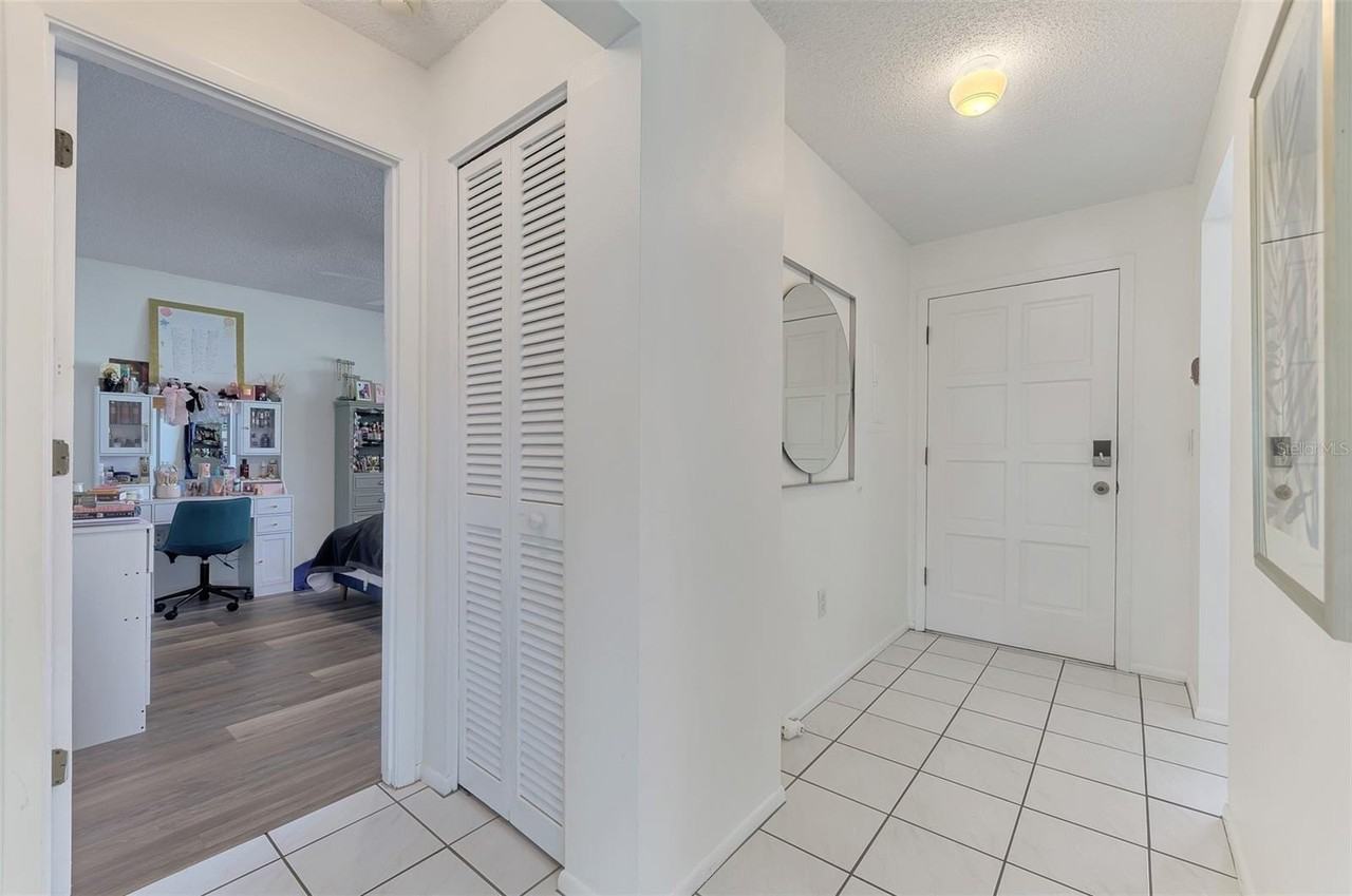 952 N Beneva Rd #V23 - Photo 7 of 46