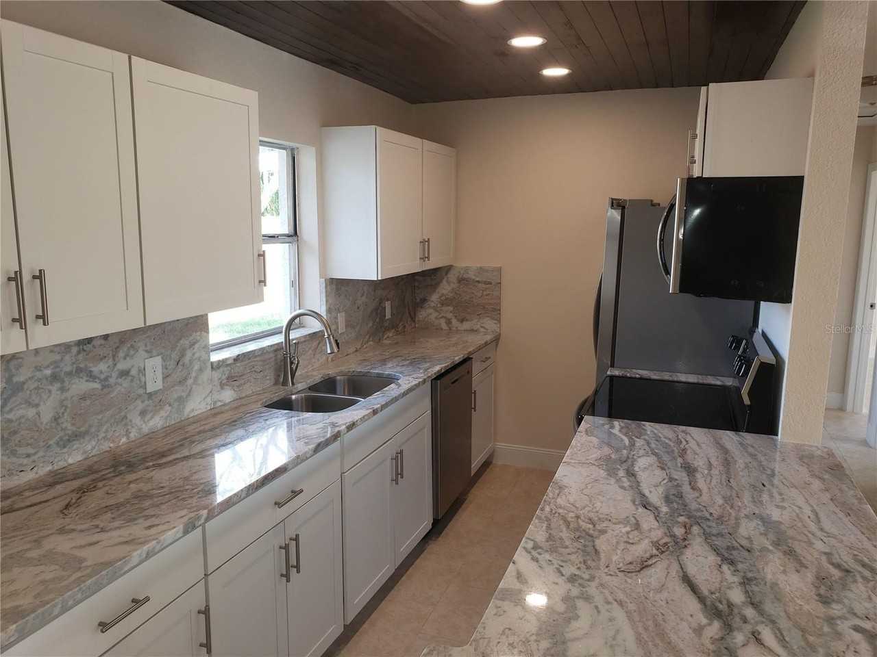 2907 Bowdoin Pl - Photo 4 of 21