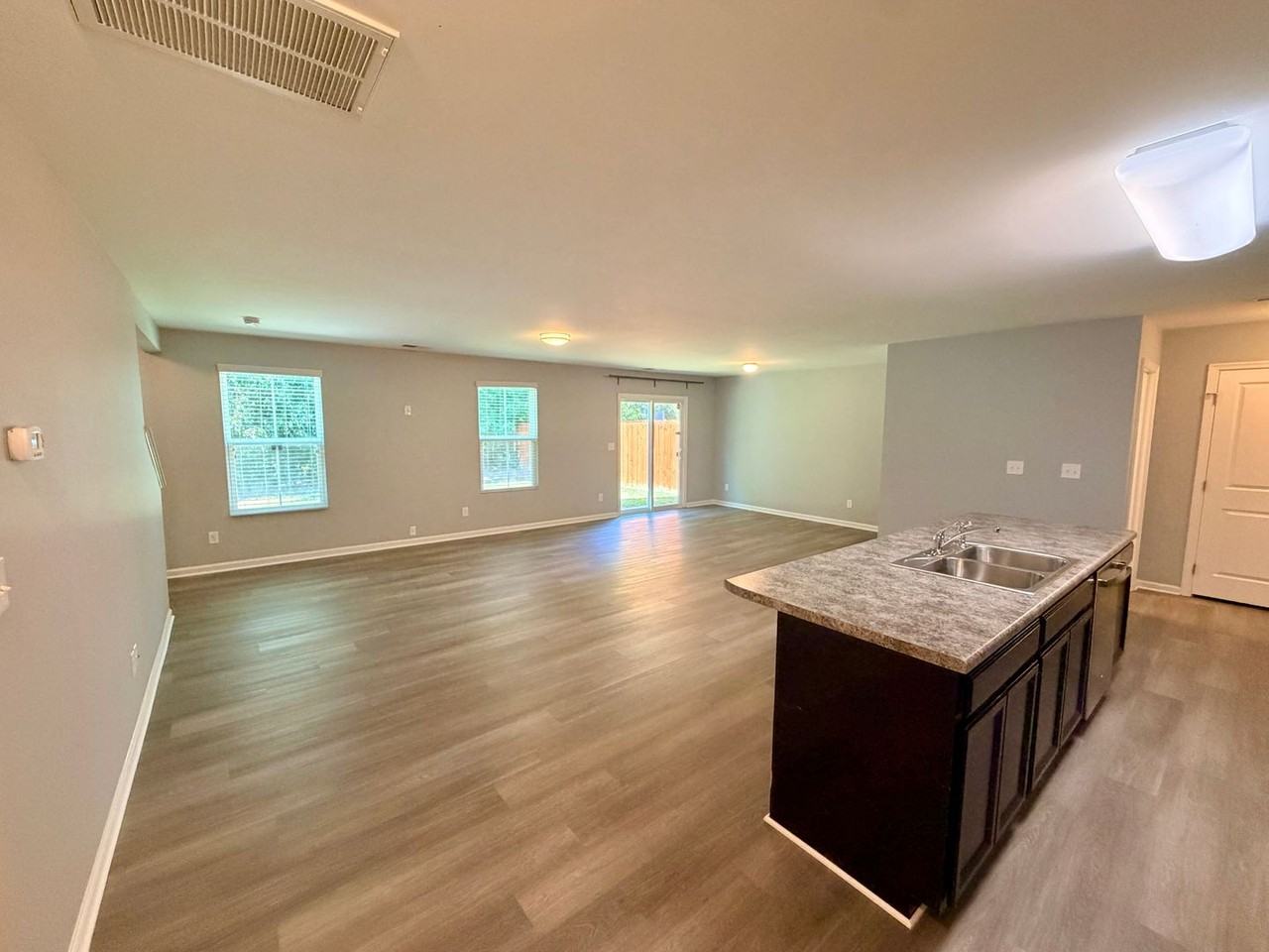 1648 Hooper Ct - Photo 2 of 28