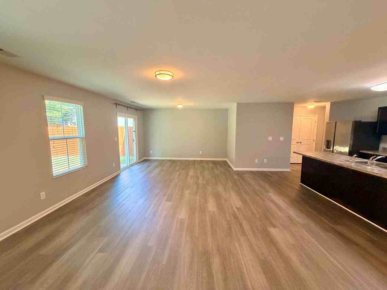 1648 Hooper Ct - Photo 3 of 28