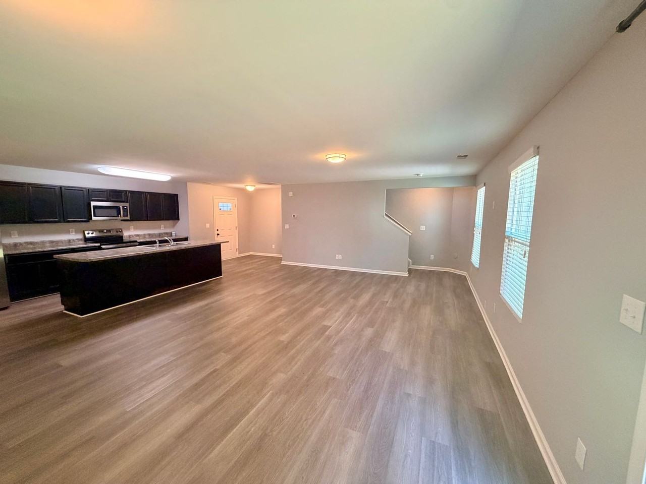 1648 Hooper Ct - Photo 5 of 28
