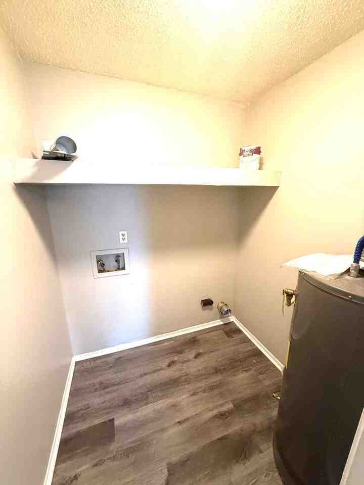 230 Joyce St - Photo 6 of 11