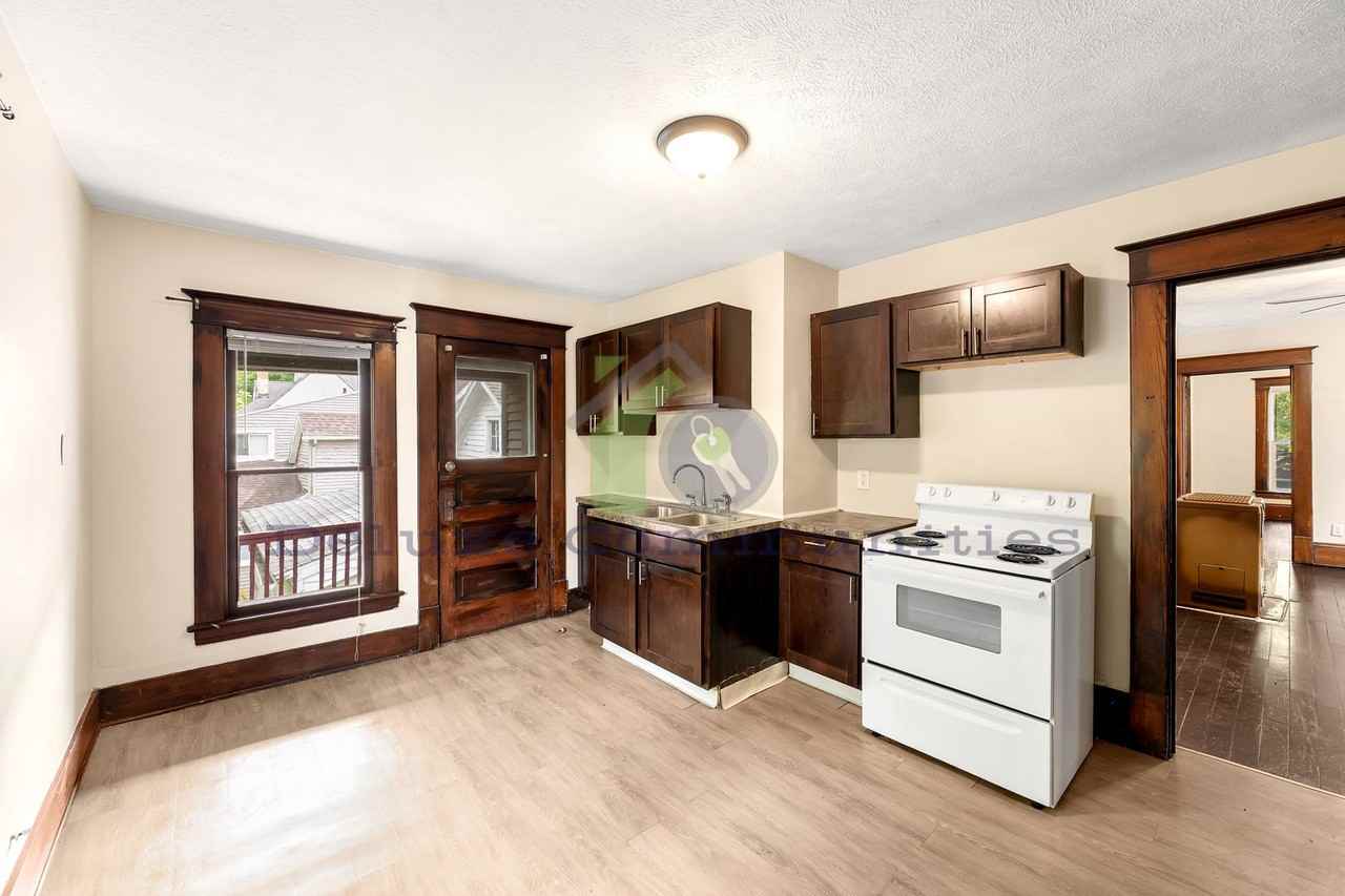 749 Jackson St Nw #2 - Photo 3 of 23