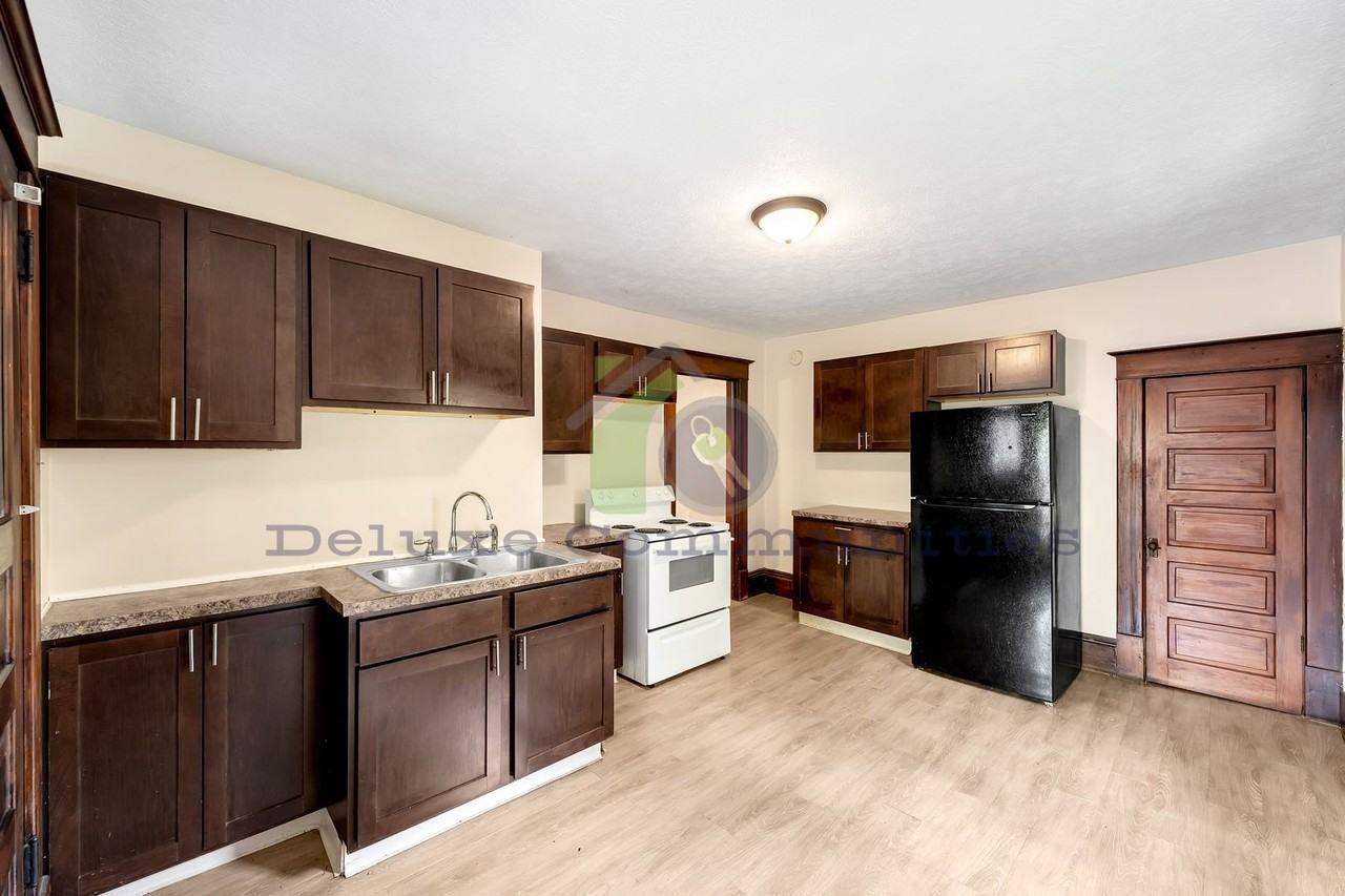 749 Jackson St Nw #2 - Photo 5 of 23