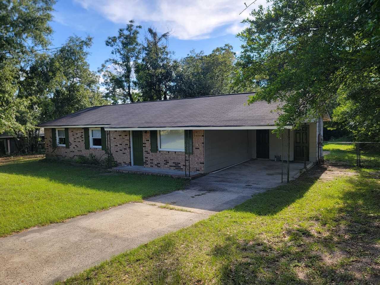 225 Pecan Dr - Photo 2 of 20